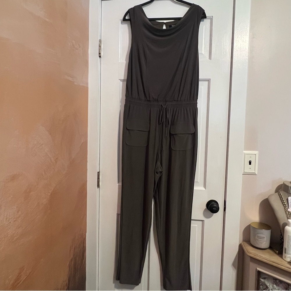 SIMPLY VERA VERA WANG OLIIVE GREEN SLEEVELESS JUMPSUIT LARGE